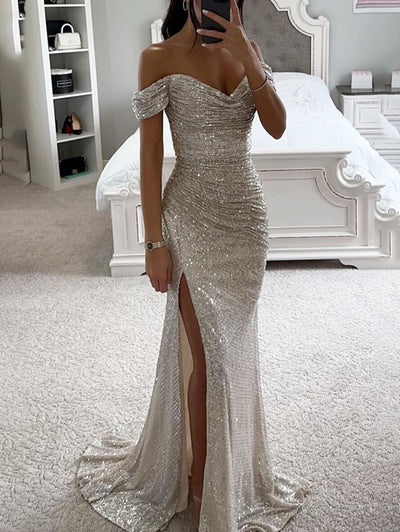 Elara - Robe sirène longue et sans bretelles à sequins avec fente latérale et silhouette élégante