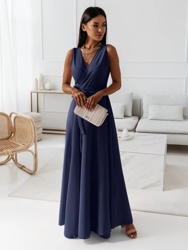 Agatha – Robe Longue Unie à Col V Élégante et Intemporelle