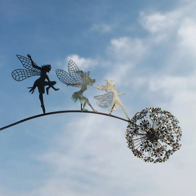 WhimsyWeld – Sculpture artistique d'une fée en mouvement avec des accents de pissenlit flottant