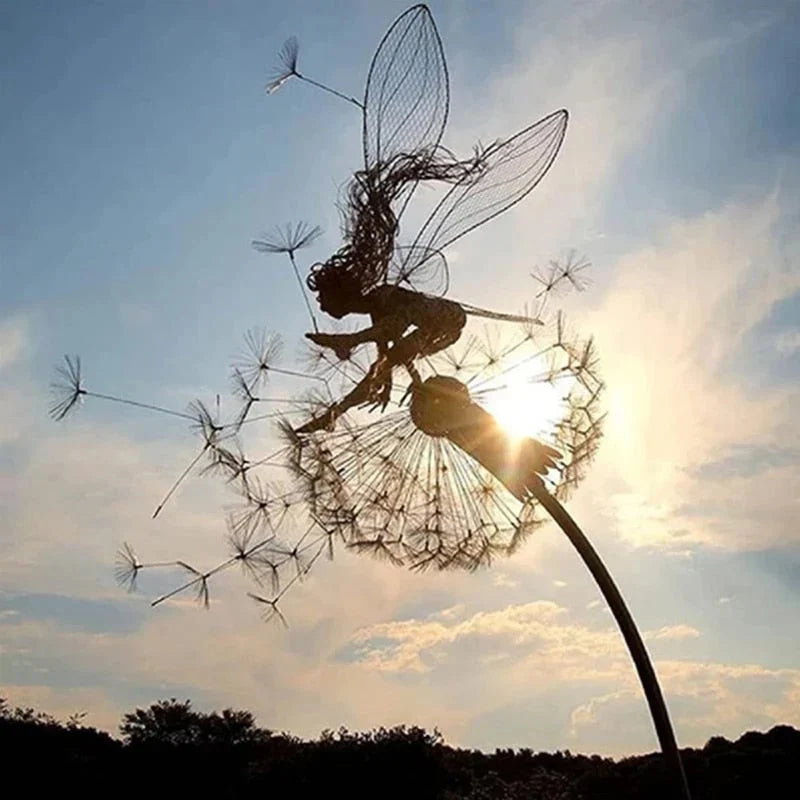 WhimsyWeld – Sculpture artistique d'une fée en mouvement avec des accents de pissenlit flottant