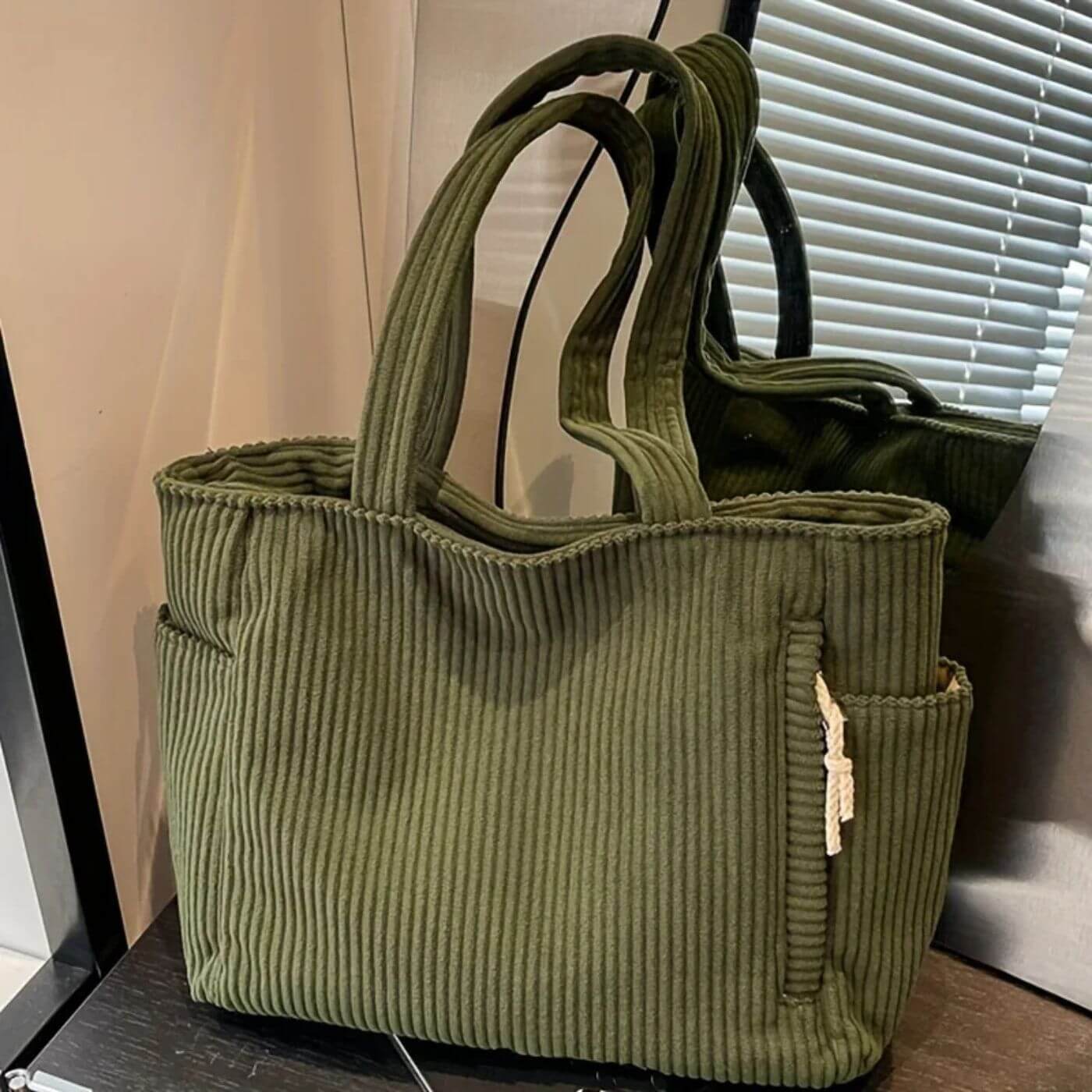Sandra™ – Élégant Sac Tote à Cordon en Velours Côtelé