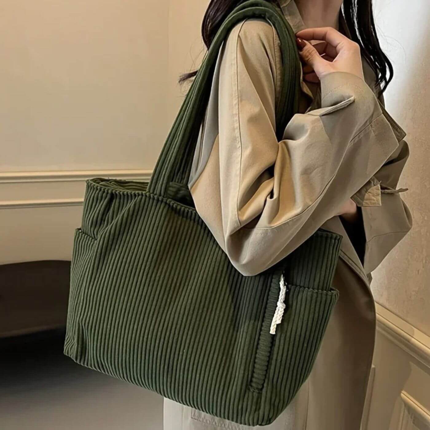Sandra™ – Élégant Sac Tote à Cordon en Velours Côtelé