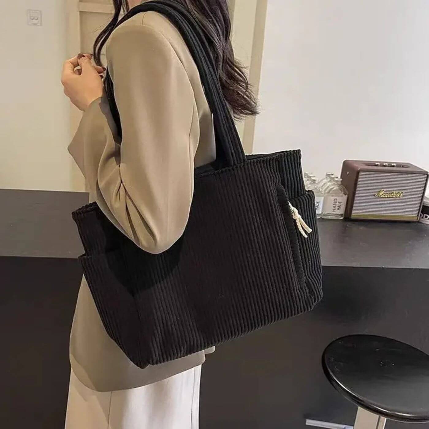 Sandra™ – Élégant Sac Tote à Cordon en Velours Côtelé