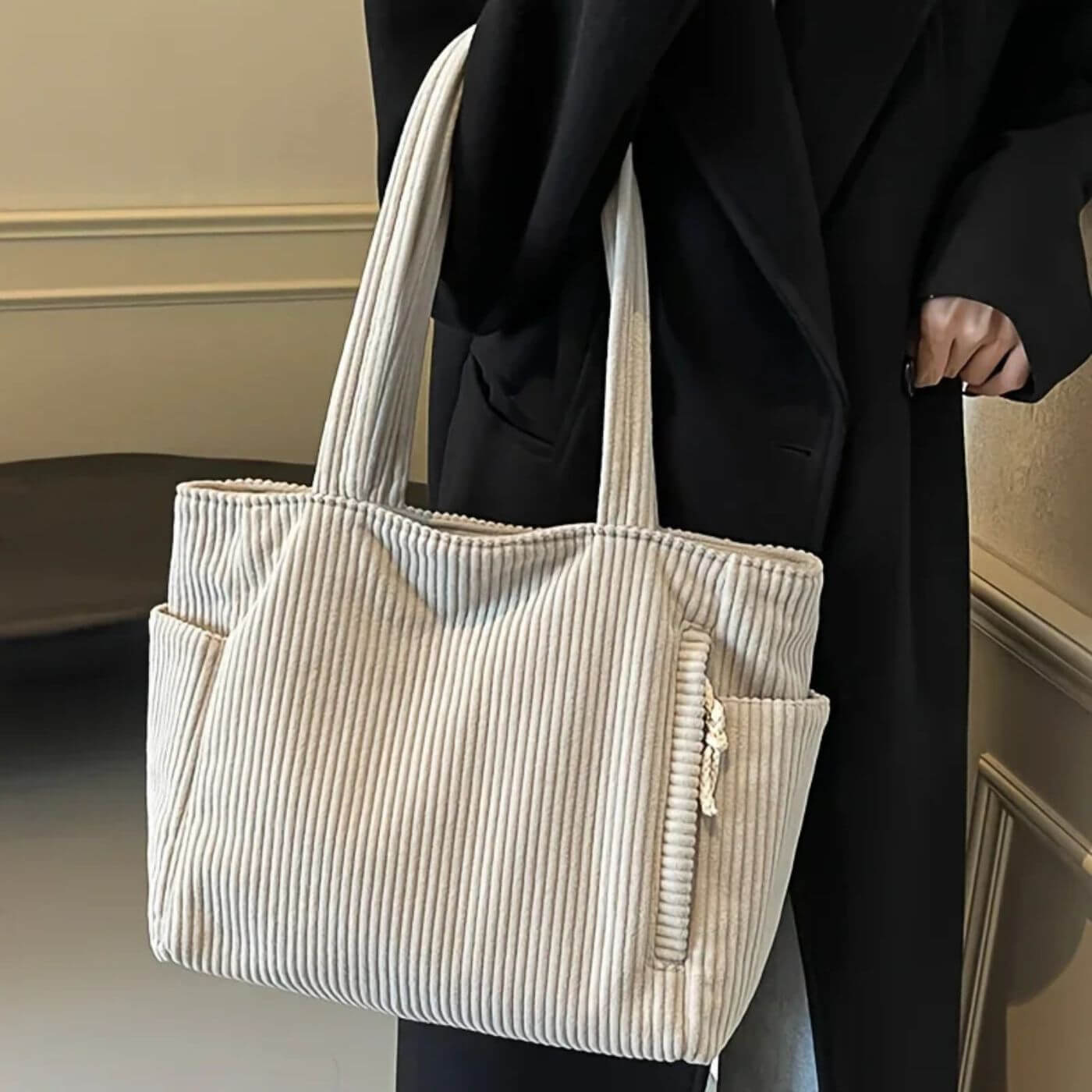 Sandra™ – Élégant Sac Tote à Cordon en Velours Côtelé