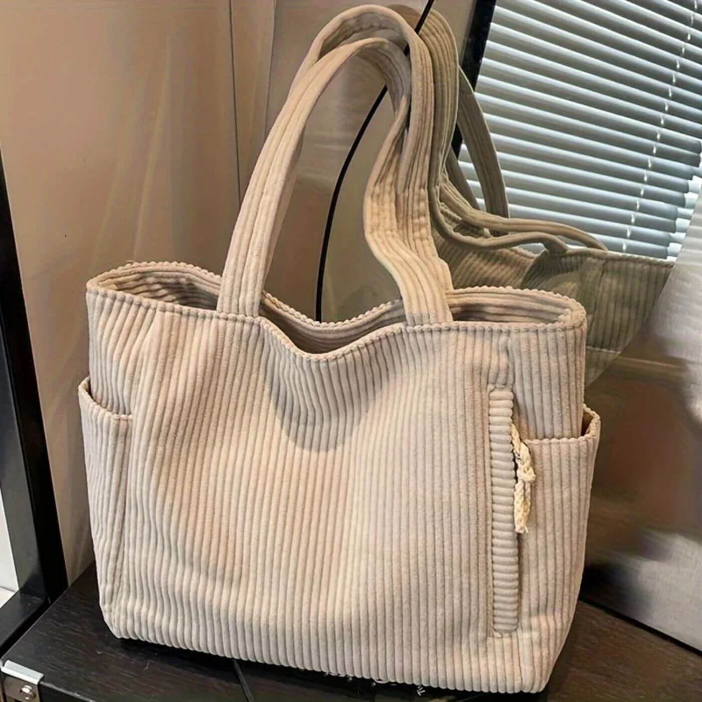 Sandra™ – Élégant Sac Tote à Cordon en Velours Côtelé