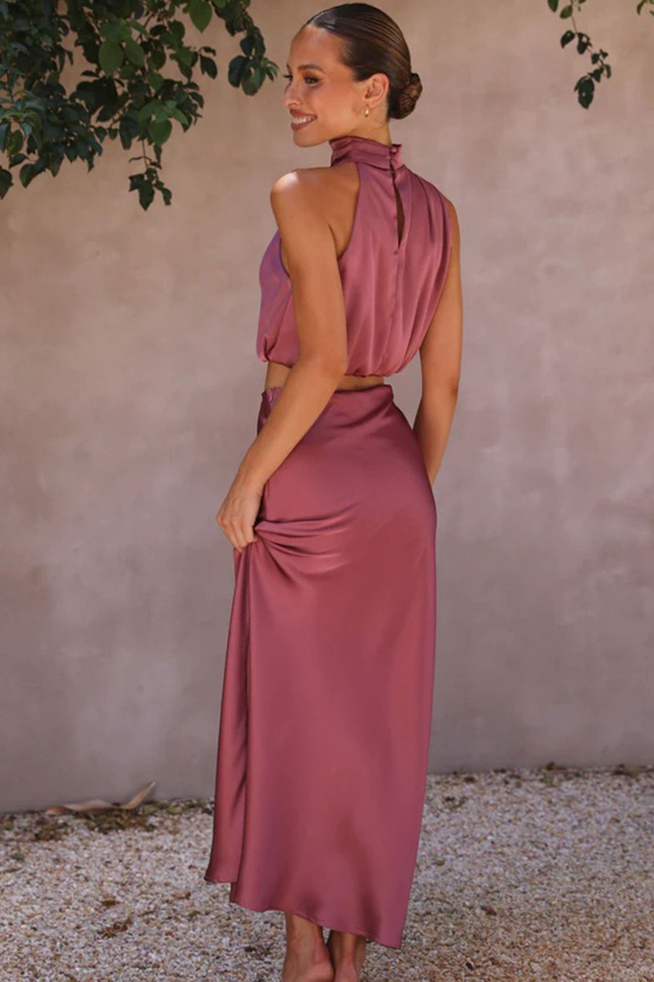 Victoria – Ensemble Satiné Élégant avec Crop Top et Jupe Taille Haute