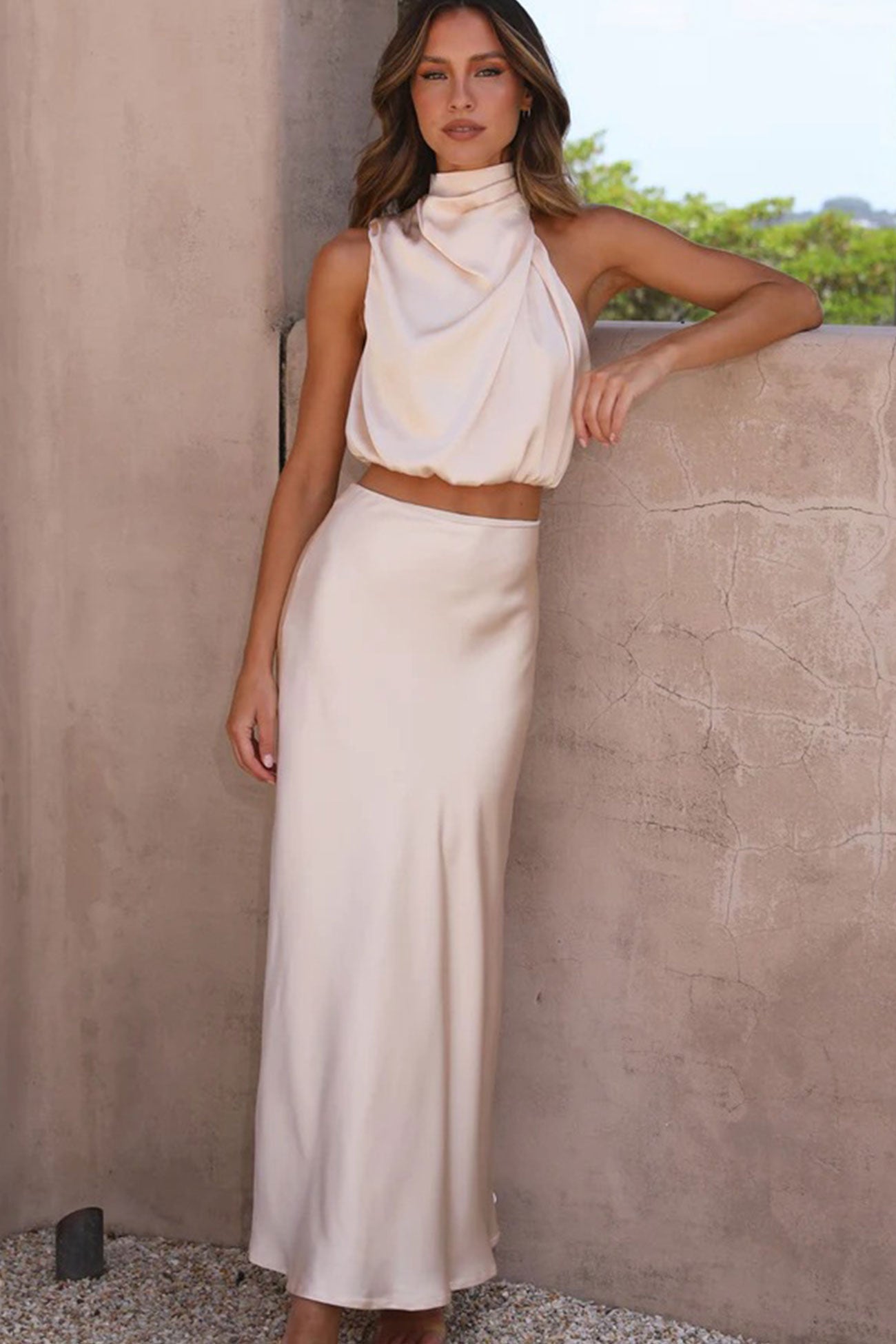 Victoria – Ensemble Satiné Élégant avec Crop Top et Jupe Taille Haute
