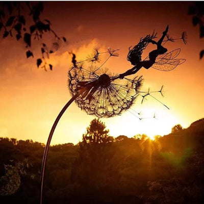 WhimsyWeld – Sculpture artistique d'une fée en mouvement avec des accents de pissenlit flottant
