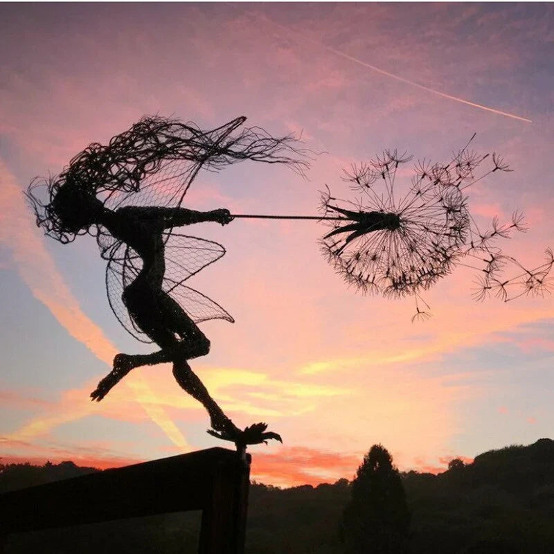 WhimsyWeld – Sculpture artistique d'une fée en mouvement avec des accents de pissenlit flottant